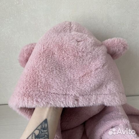 Пушистая шапка с ушками и перчатками