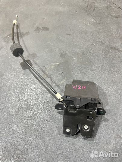 Замок багажника Mercedes W211