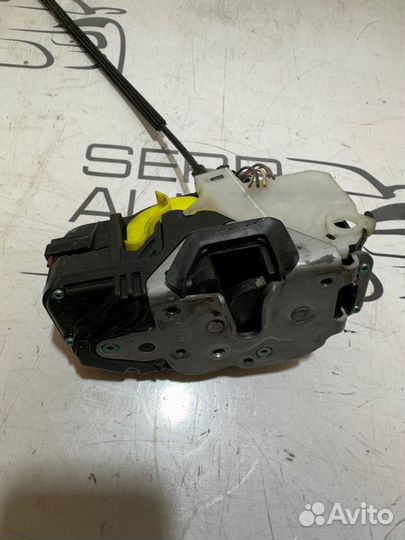 Замок двери передний левый Opel Insignia G09