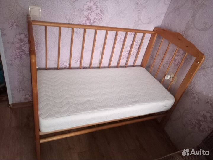 Детская кроватка с матрасом б/у