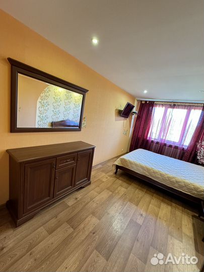 Спальный гарнитур натуральное дерево