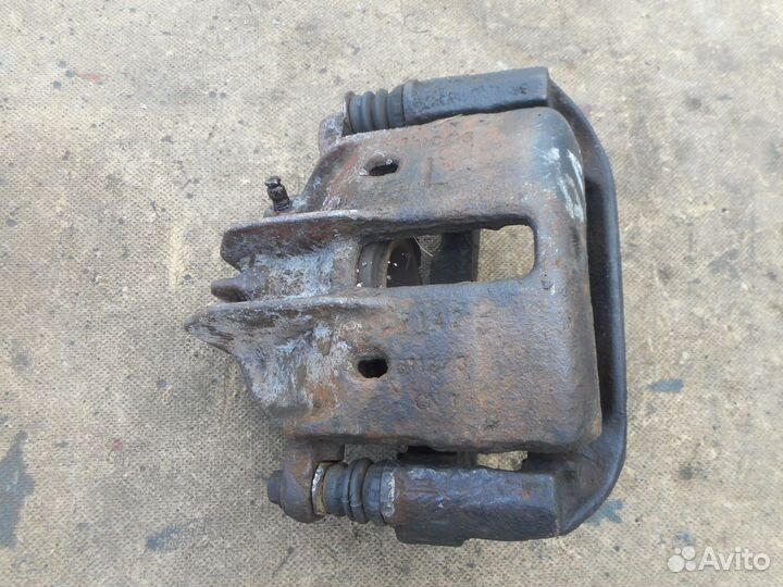 Volvo s40 32328113/4 суппорт передний со скобой