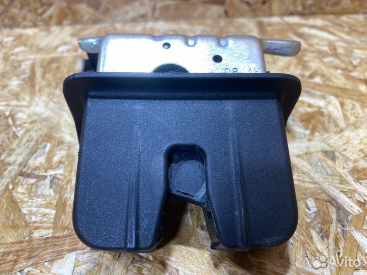 Замок багажника Audi A4 B9 2016 3G0827503A