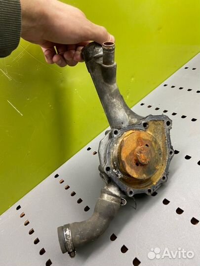 Помпа Mercedes-Benz E-Class W124 M111 2.0 1995