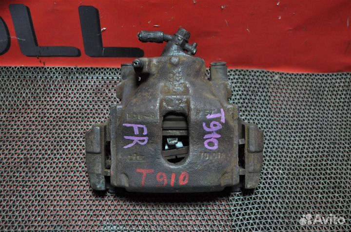 Суппорт передний правый toyota avensis ST220