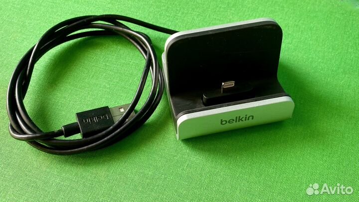 Зарядка для iPhone / Подставка Belkin