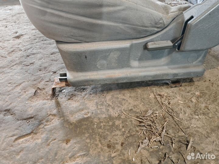 Передние сиденья opel frontera