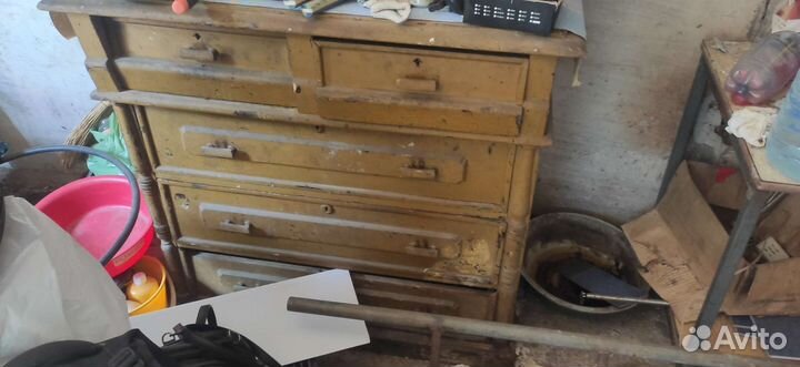 Комод, лестница, стол