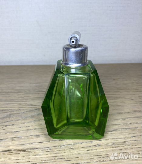 Парфюмеоный флакон пульверизатор цветное стекло