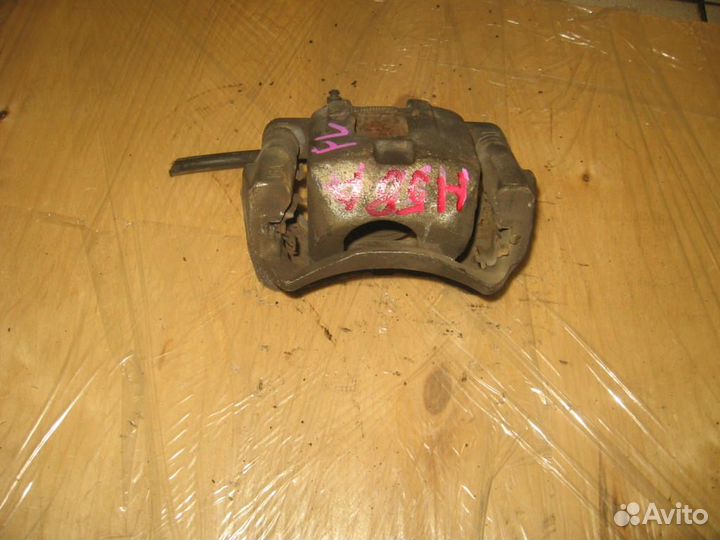 Суппорт перед лево Mitsubishi H58A Pajero Mini '94