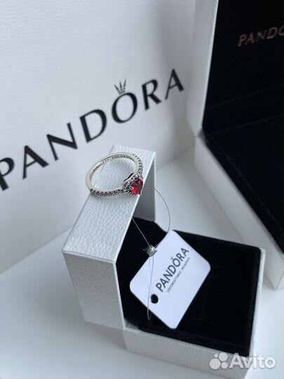 Серебряное кольцо Pandora 17р Красное сердце