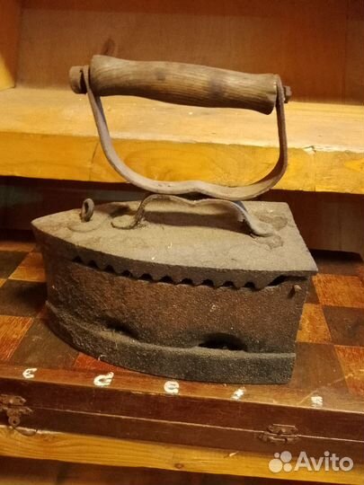 Утюг старинный