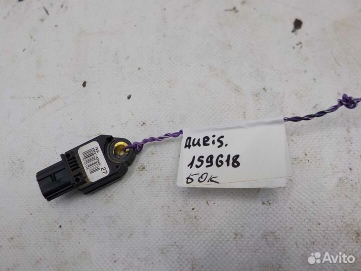 Датчик удара боковой Toyota Auris