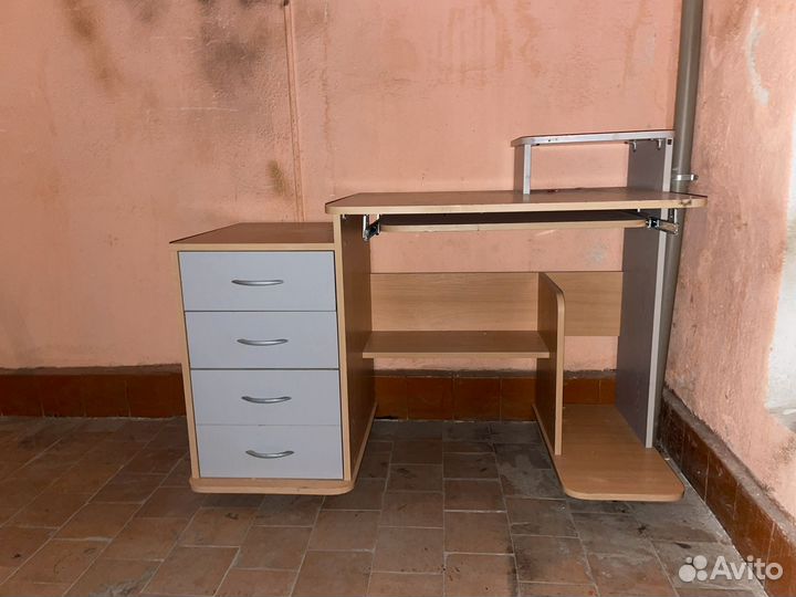 Компьютерный стол