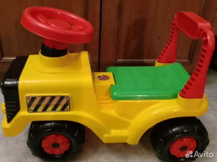 Игрушка машинка большая