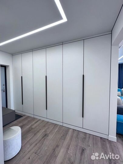 Прихожая на заказ / Шкаф в потолок для прихожей