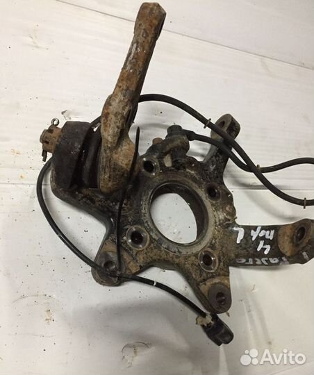 Кулак поворотный левый Mitsubishi Pajero 4