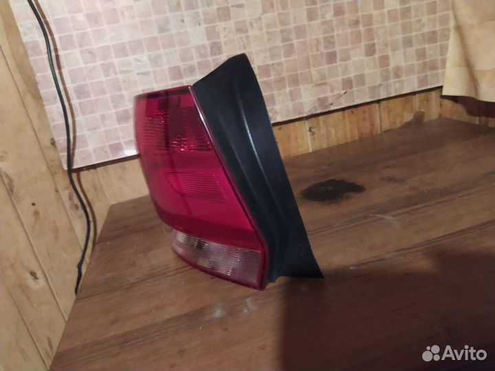 Фонарь левая Фольксваген поло 10-15 до рест