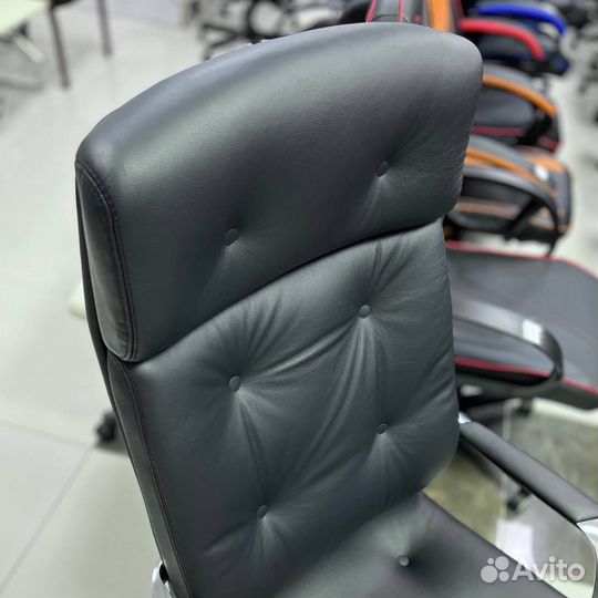 Офисное кресло