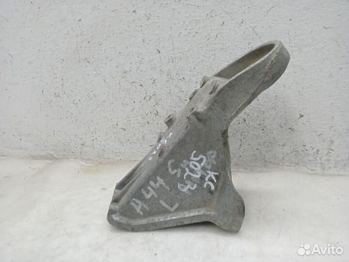 Кронштейн двигателя audi 100 C3 Левый