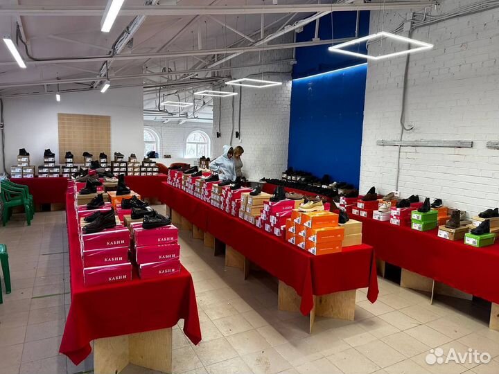 Продавец на ярмарку белорусской обуви