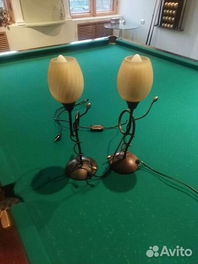 Люстра и два настольных светильника
