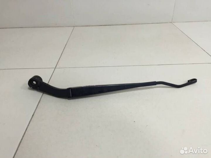 Поводок стеклоочистителя передний левый Mitsubishi