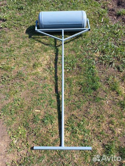 Каток и сеялка для газона