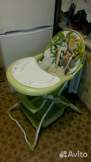 Кровать и столик для кормления