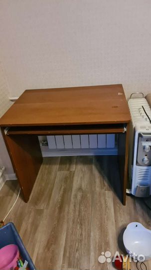 Компьютерный стол, полка