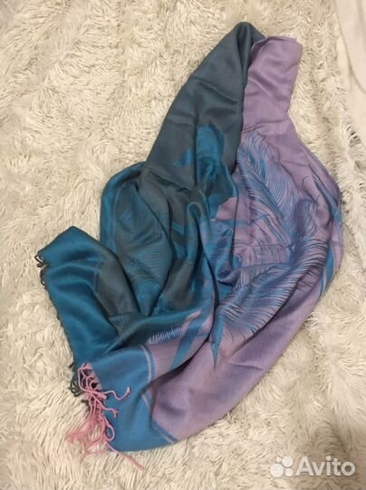 Шарфы и палантины в отличном состоянии