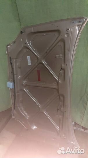 Капот от Toyota runx 2002-2004 года