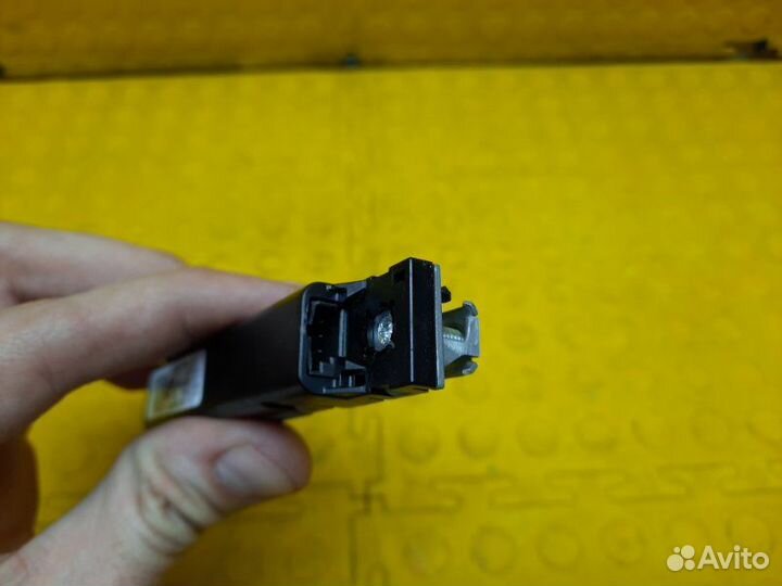 Антенна правая Skoda Octavia cwva 2017