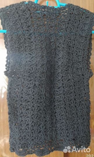 Жилетка женская вязаная
