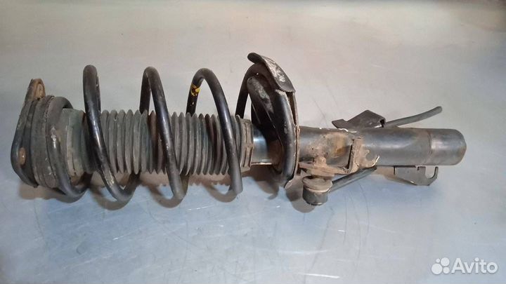 Стойка амортизатора передняя правая Mazda 3 BK