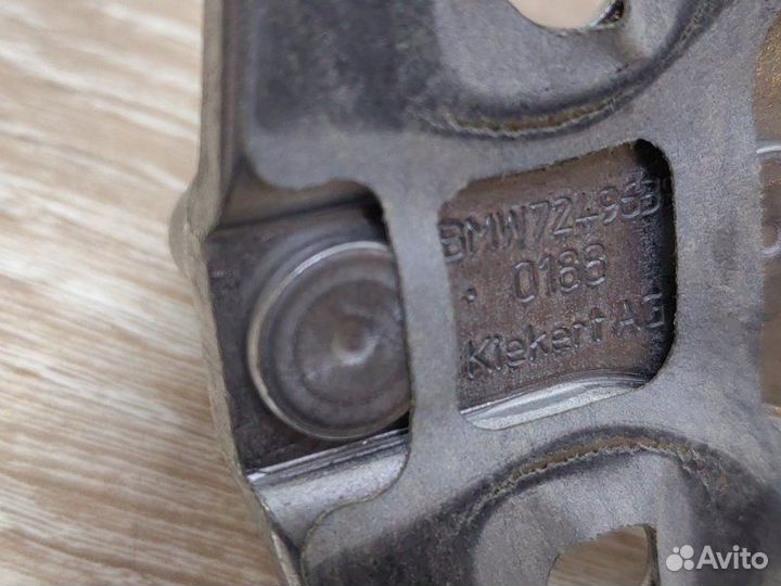 Скоба замка Bmw 5 F10 N63B44 2011