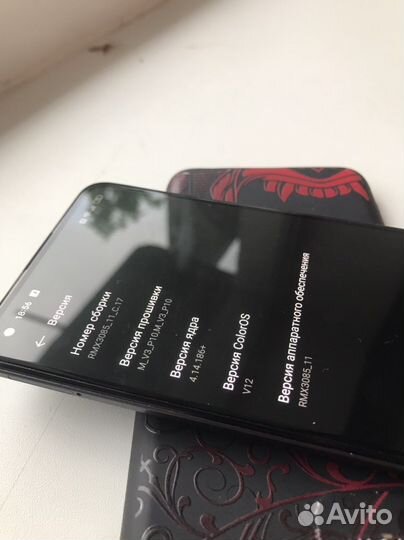 Телефон Realme 8