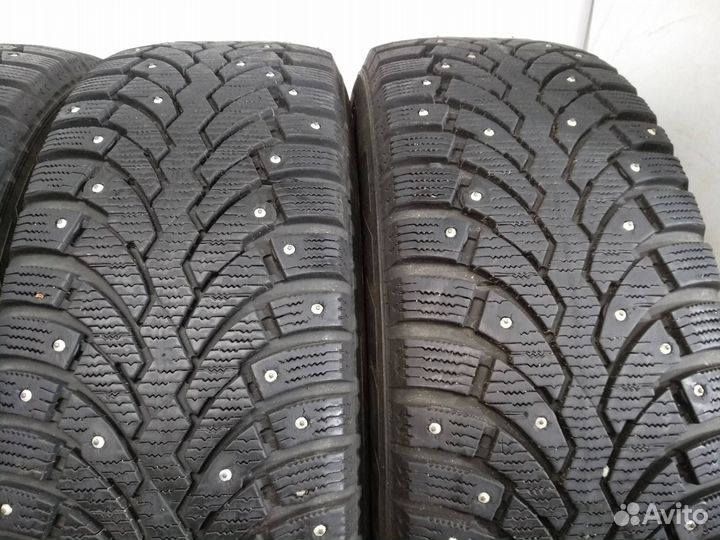 Pirelli Formula Ice 215/65 R16 98T