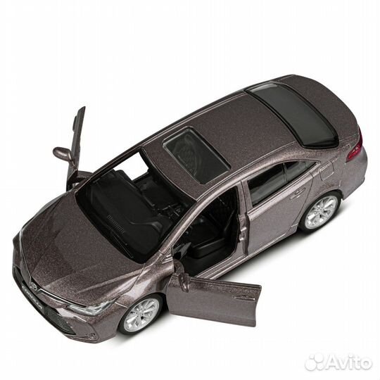 Металлическая машинка Toyota Corolla Hybrid 1:43
