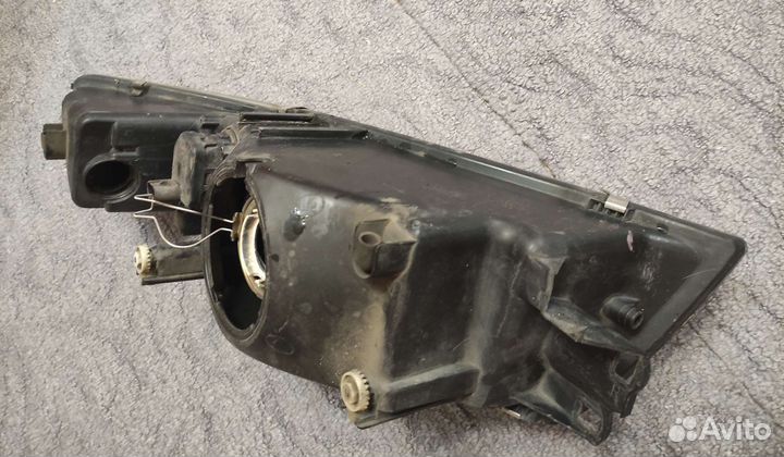 Фара правая mitsubishi carisma