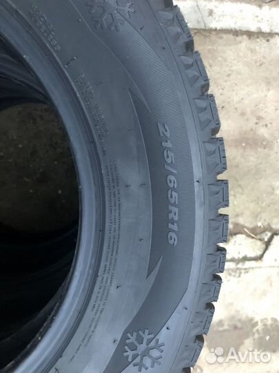 Roadstone Winguard 215/65 R16