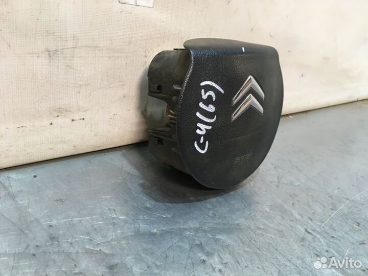 Подушка безопасности в рулевое колесо передняя