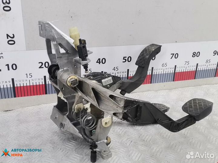 Педаль Audi A4 B5 1999 8D1721117L
