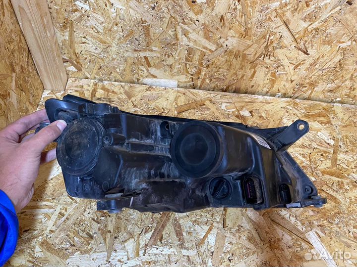 Фара VW Tiguan 2008