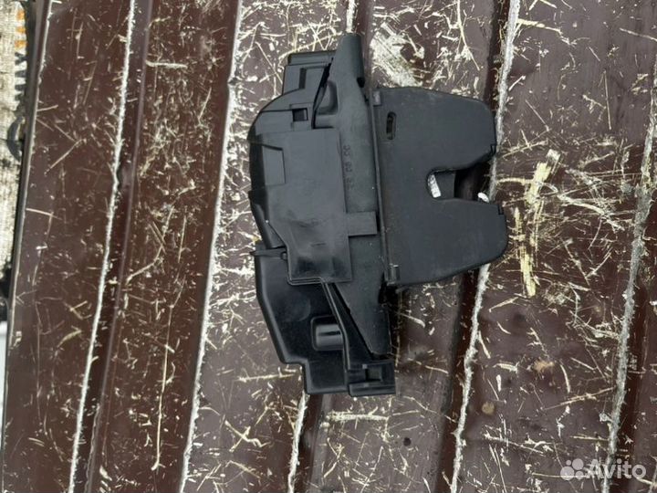 Замок багажника Peugeot 308 1.6 EP6 2009