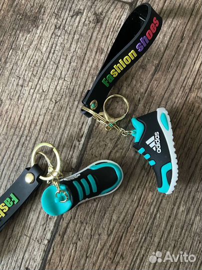 Брелок для ключей кроссовки