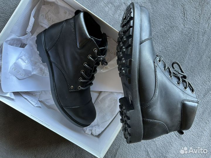 Продать ботинки