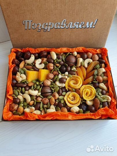 Коробочки с орехами и медом