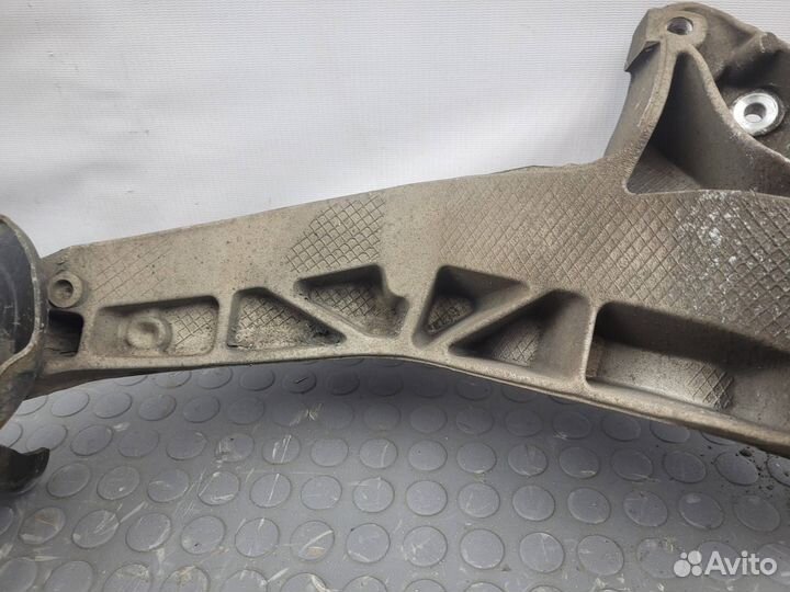 Кулак поворотный задний правый Mini Clubman R55