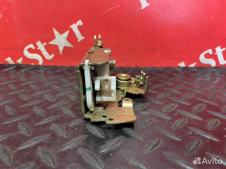 Замки двери правой